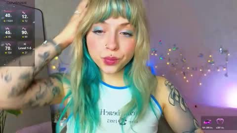 Snapshot of lavenderlav chatting on 12-20-25, 08:10 Melissa online show from 12-20-25, 08:10