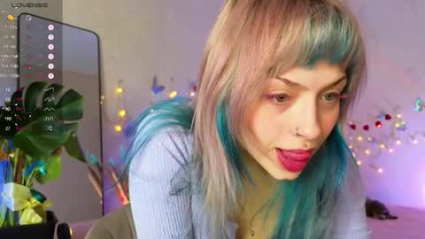 Snapshot of lavenderlav chatting on 02-08-26, 06:39 Melissa online show from 02-08-26, 06:39