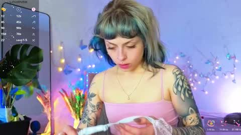 Snapshot of lavenderlav chatting on 02-25-26, 11:42 Melissa online show from 02-25-26, 11:42