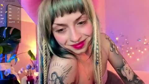 Snapshot of lavenderlav chatting on 03-25-26, 06:03 Melissa online show from 03-25-26, 06:03