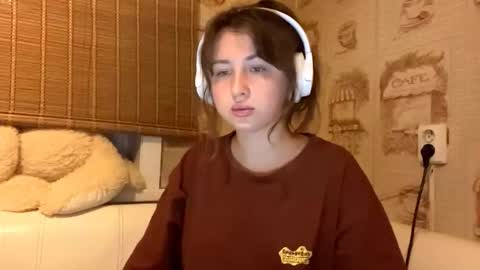 Snapshot of lavinabinney chatting on 11-30-25, 03:27 Emily online show from 11-30-25, 03:27