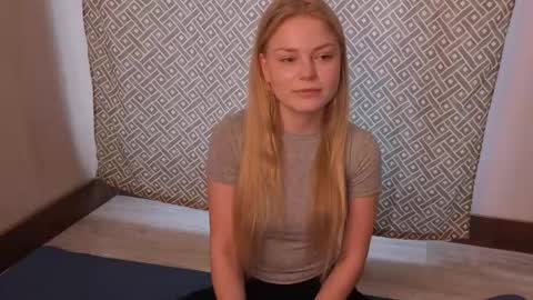 Hi Im Leila online show from 05-15-26, 01:18
