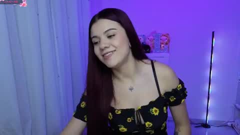 Snapshot of layla_castilloo chatting on 06-25-26, 02:22 Layla online show from 06-25-26, 02:22