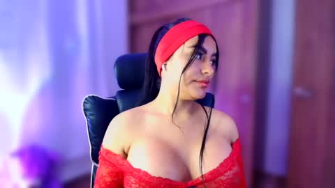 Snapshot of layla_nicols chatting on 04-01-26, 03:40 Layla online show from 04-01-26, 03:40