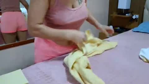 Snapshot of laylabrasil chatting on 04-17-26, 06:00 kelly online show from 04-17-26, 06:00