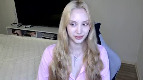 LaylaPretty001 online show from 06-16-26, 04:15