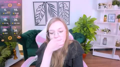 Snapshot of layriantavee chatting on 02-11-25, 07:02 layriantavee online show from 02-11-25, 07:02