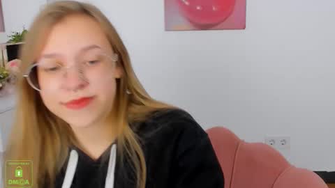 Snapshot of layriantavee chatting on 10-11-25, 07:51 layriantavee online show from 10-11-25, 07:51