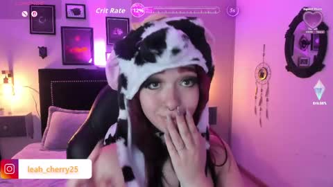 Snapshot of leah_cherry chatting on 06-04-26, 10:32 Leah online show from 06-04-26, 10:32