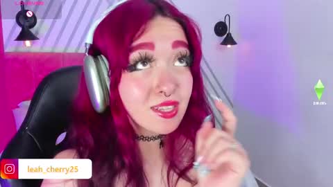 Snapshot of leah_cherry chatting on 06-12-26, 10:52 Leah online show from 06-12-26, 10:52