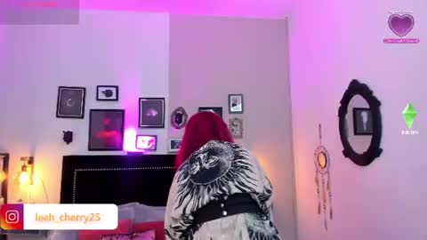 Snapshot of leah_cherry chatting on 06-17-26, 09:16 Leah online show from 06-17-26, 09:16