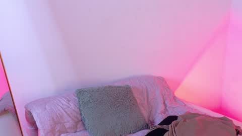 Snapshot of leahangel_ chatting on 06-27-26, 12:22 LEAH ANGEL online show from 06-27-26, 12:22