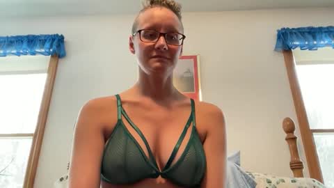 Lee online show from 12-04-25, 03:32