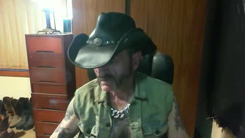 leathergreaser online show from 04-17-26, 07:33