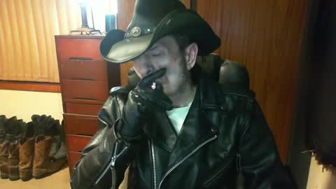 Snapshot of leathergreaser chatting on 07-07-26, 07:29 leathergreaser online show from 07-07-26, 07:29