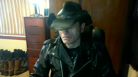 Snapshot of leathergreaser chatting on 07-10-26, 11:07 leathergreaser online show from 07-10-26, 11:07