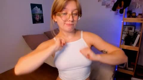 Ellie online show from 10-20-25, 06:14