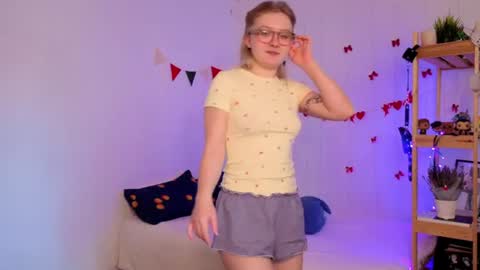 Ellie online show from 06-12-26, 06:34