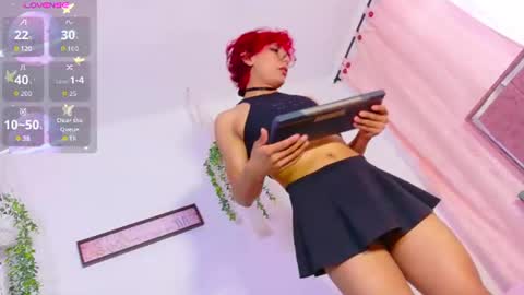 Snapshot of lee_roses chatting on 07-15-26, 12:43 leeh online show from 07-15-26, 12:43