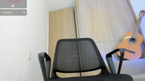 Snapshot of legolas_15 chatting on 04-19-26, 06:10 Alejandro online show from 04-19-26, 06:10