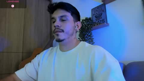 Snapshot of legolas_15 chatting on 04-24-26, 10:12 Alejandro online show from 04-24-26, 10:12