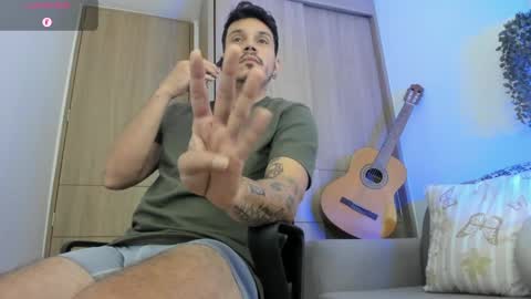 Snapshot of legolas_15 chatting on 04-25-26, 01:41 Alejandro online show from 04-25-26, 01:41