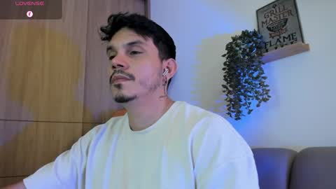 Snapshot of legolas_15 chatting on 05-01-26, 03:33 Alejandro online show from 05-01-26, 03:33
