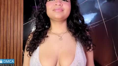 Snapshot of leidy_morales_ chatting on 05-15-26, 11:06 Leidy online show from 05-15-26, 11:06