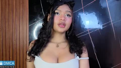 Snapshot of leidy_morales_ chatting on 05-20-26, 11:05 Leidy online show from 05-20-26, 11:05