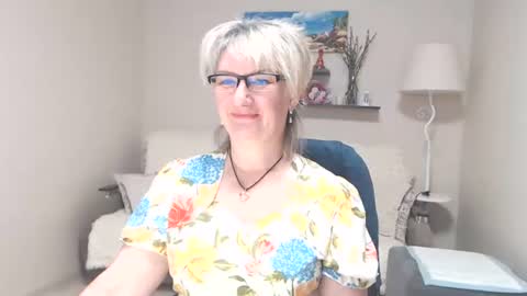 Snapshot of leilamays chatting on 06-19-26, 02:27 Leila Kinky online show from 06-19-26, 02:27