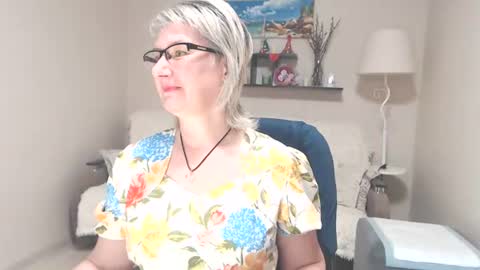 Snapshot of leilamays chatting on 06-22-26, 04:09 Leila Kinky online show from 06-22-26, 04:09