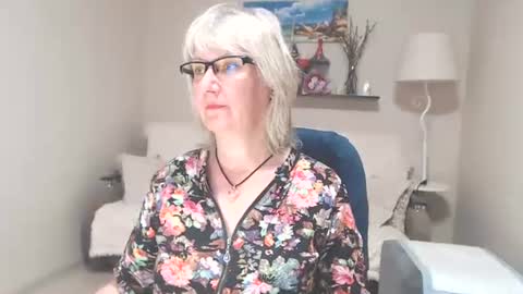Snapshot of leilamays chatting on 06-25-26, 05:12 Leila Kinky online show from 06-25-26, 05:12