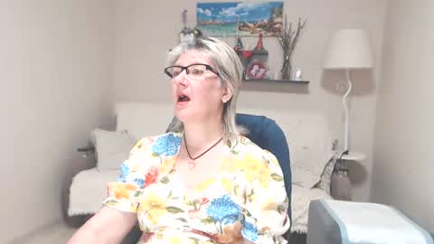 Snapshot of leilamays chatting on 06-27-26, 04:06 Leila Kinky online show from 06-27-26, 04:06