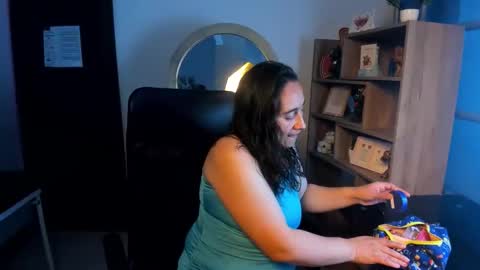 Snapshot of leilasmith_ chatting on 06-02-26, 11:34 Leila online show from 06-02-26, 11:34