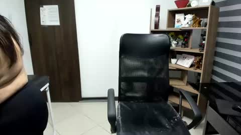 Snapshot of leilasmith_ chatting on 06-30-26, 12:06 Leila online show from 06-30-26, 12:06