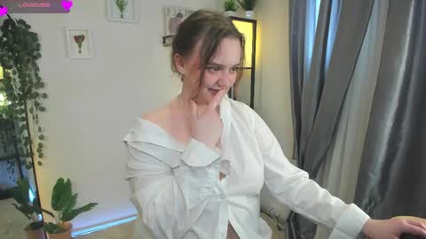 Lela online show from 05-16-26, 09:24