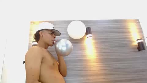 lelehott01 online show from 06-11-26, 02:22