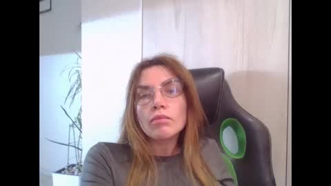 lena6122000 online show from 05-10-26, 12:21