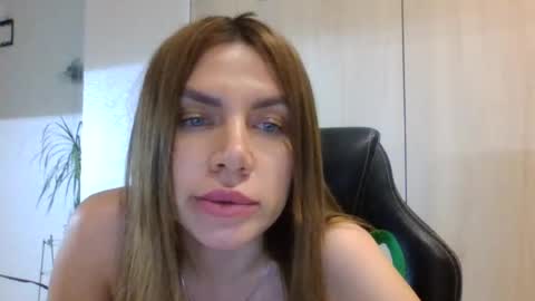 Snapshot of lena6122000 chatting on 06-17-26, 10:21 lena6122000 online show from 06-17-26, 10:21