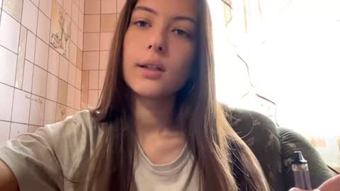 Hellomy name is Natalyits my first day here nice to meet you Give me 50 thumbs ups online show from 04-23-26, 07:41