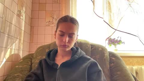 Hellomy name is Natalyits my first day here nice to meet you Give me 50 thumbs ups online show from 05-23-26, 03:45