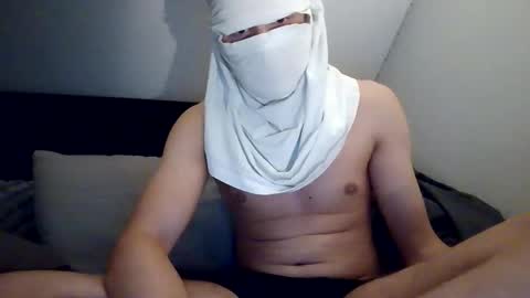 Snapshot of lensor77 chatting on 11-06-25, 11:37 lensor77 online show from 11-06-25, 11:37