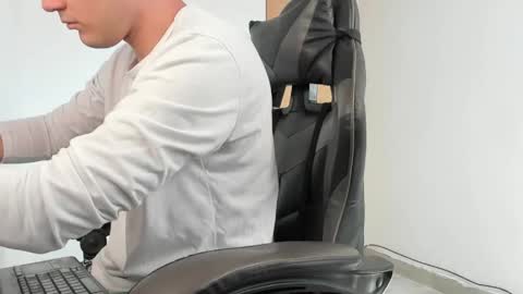 Leo Jones online show from 05-18-26, 07:20