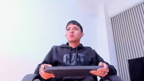 leohard_ online show from 01-14-26, 11:38