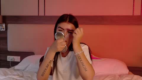 Snapshot of leonameilee chatting on 07-01-26, 06:59 Mila online show from 07-01-26, 06:59