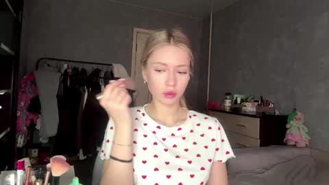 Eva online show from 04-15-26, 06:31