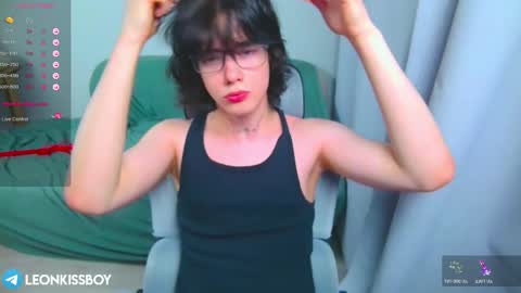 Snapshot of leonkissboy chatting on 04-03-26, 04:49 leonkissboy online show from 04-03-26, 04:49