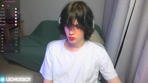 Snapshot of leonkissboy chatting on 04-06-26, 08:43 leonkissboy online show from 04-06-26, 08:43