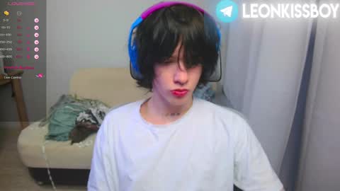 Snapshot of leonkissboy chatting on 04-10-26, 12:49 leonkissboy online show from 04-10-26, 12:49