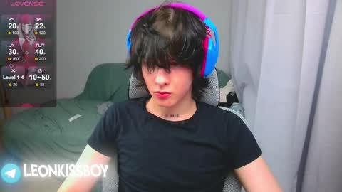 Snapshot of leonkissboy chatting on 04-15-26, 04:08 leonkissboy online show from 04-15-26, 04:08